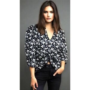 ASTR The Label Floral Top Womens Size Small V-Neck Ruched Puff Shoulder Black